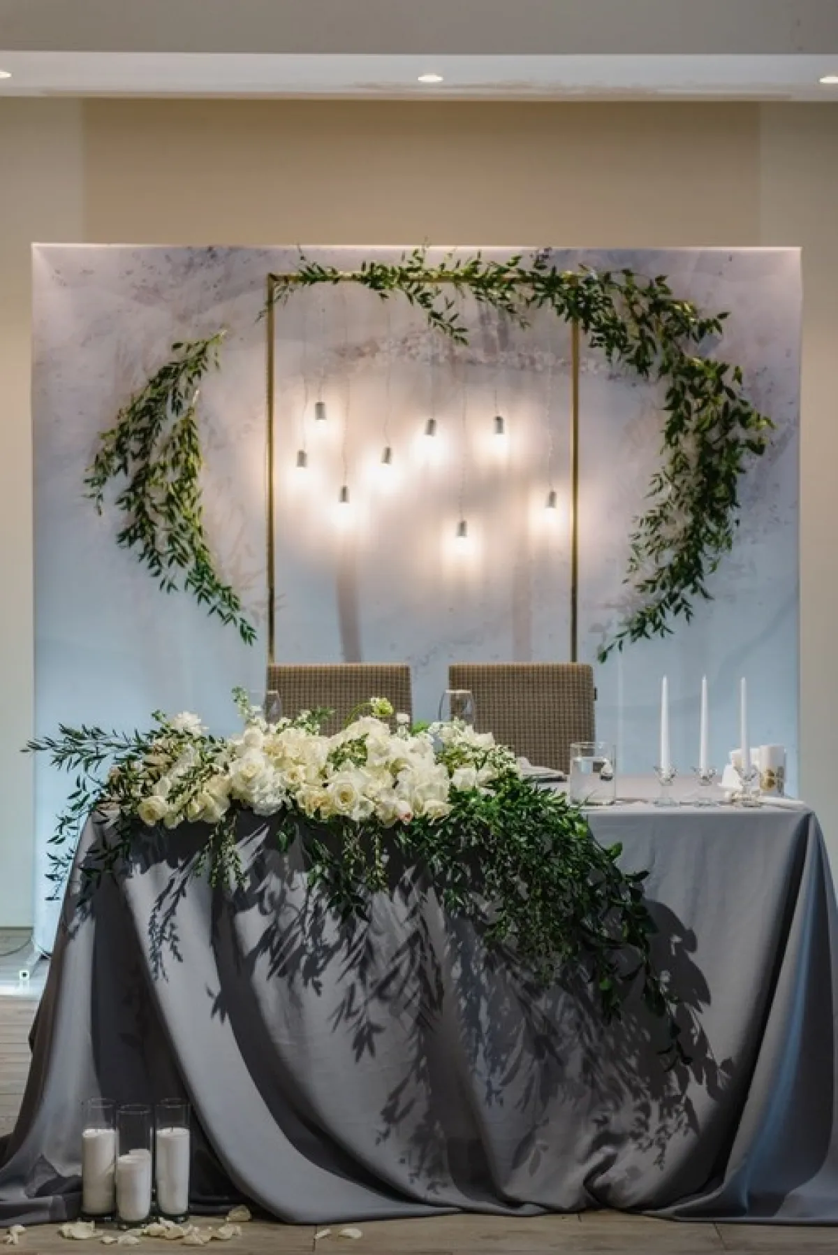 للخلفيات أو الجدران أهمية في ديكور الحفل