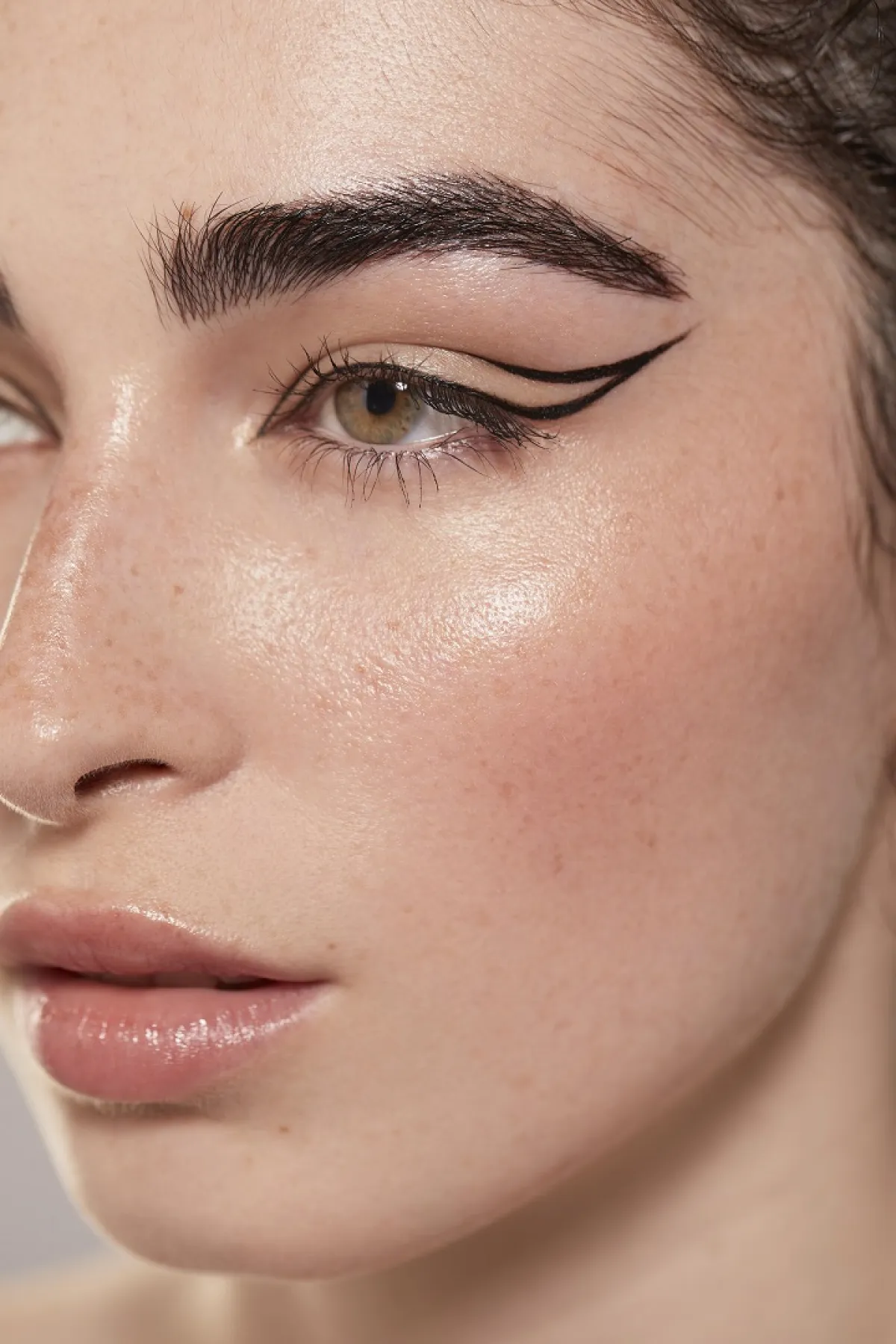 أيلاينر مجنح