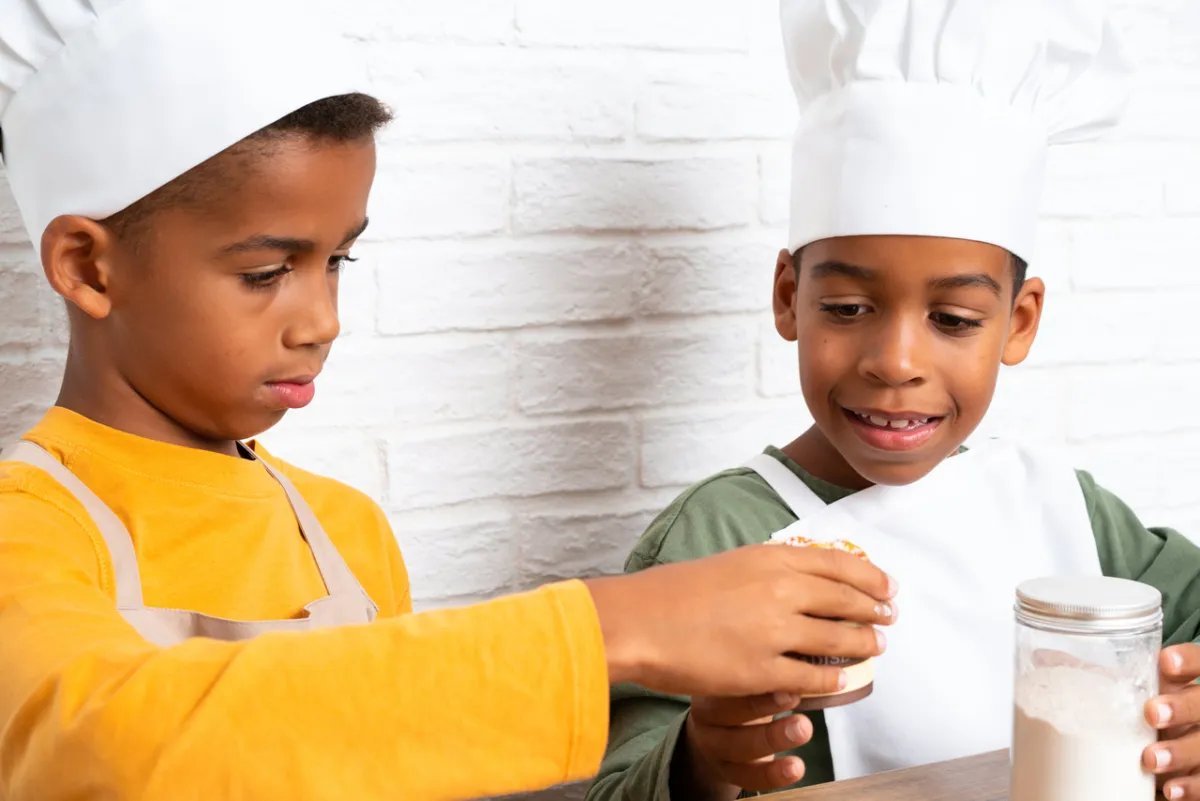 صورة شقيقين