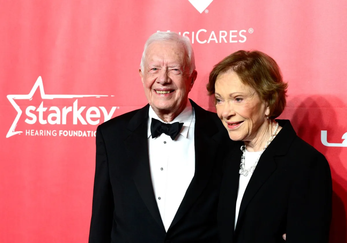 روزالين كارتر وزوجها جيمي كارتر (Former U.S. President Jimmy Carter and former First Lady Rosalynn Carter). مصدر الصورة: Frazer Harrison/Getty Images/AFP