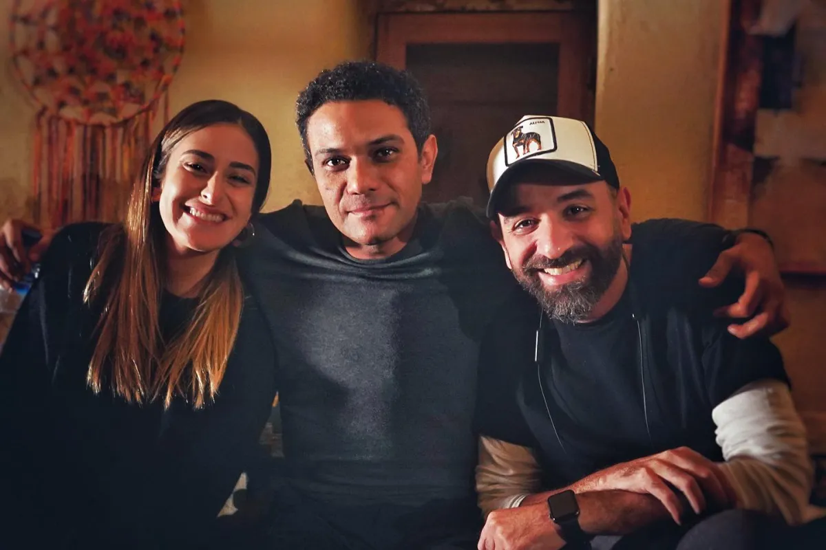 آسر ياسين وعمرو سلامة وأمينة خليل من كواليس تصوير فيلم شماريخ - الصورة من صفحة عمرو سلامة على الفيس بوك