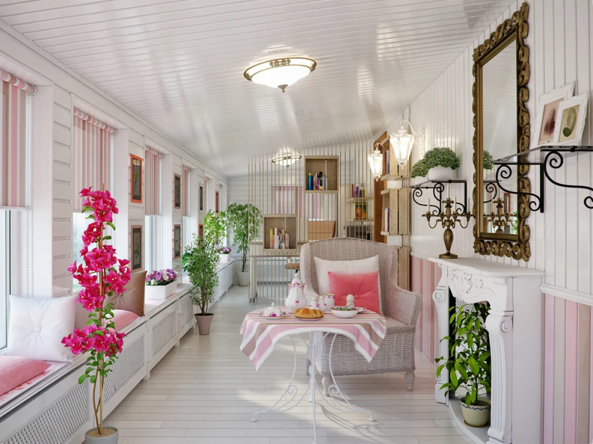 المرايا ذات الإطارات المذهبة أساس في الطراز الفرنسي