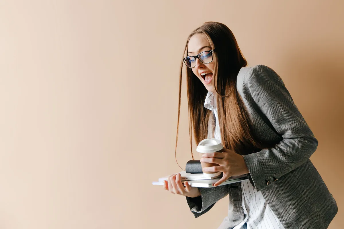 يمن الواجب الحرص على الإيجابية، أثناء التواصل مع زملاء العمل 