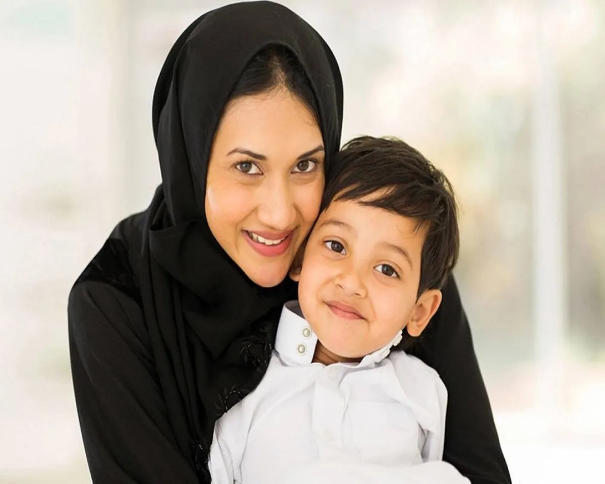 صورة لأم وطفلها