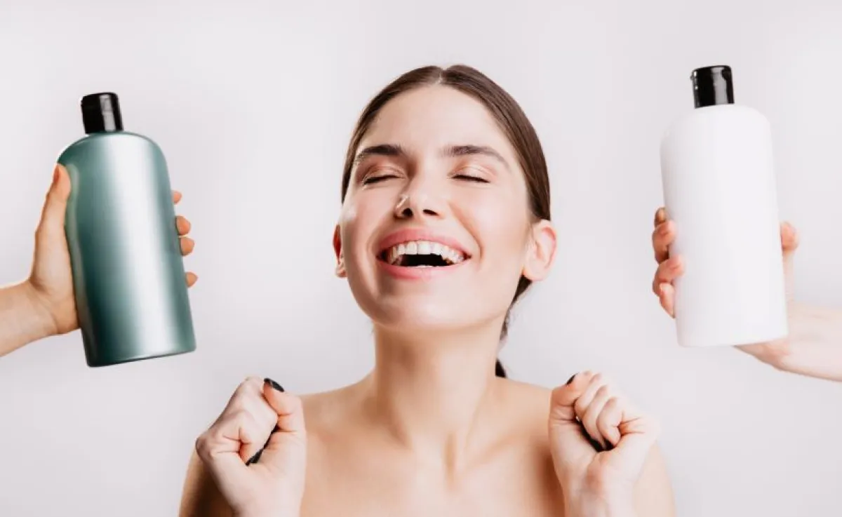 أنواع شامبو لشعر العروس-  الصورة من freepik 