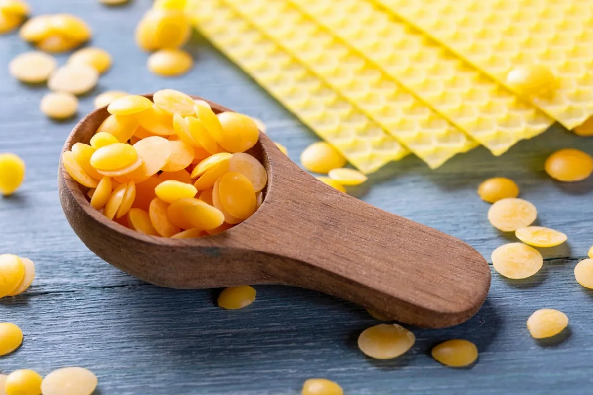 حبيبات شمع العسل