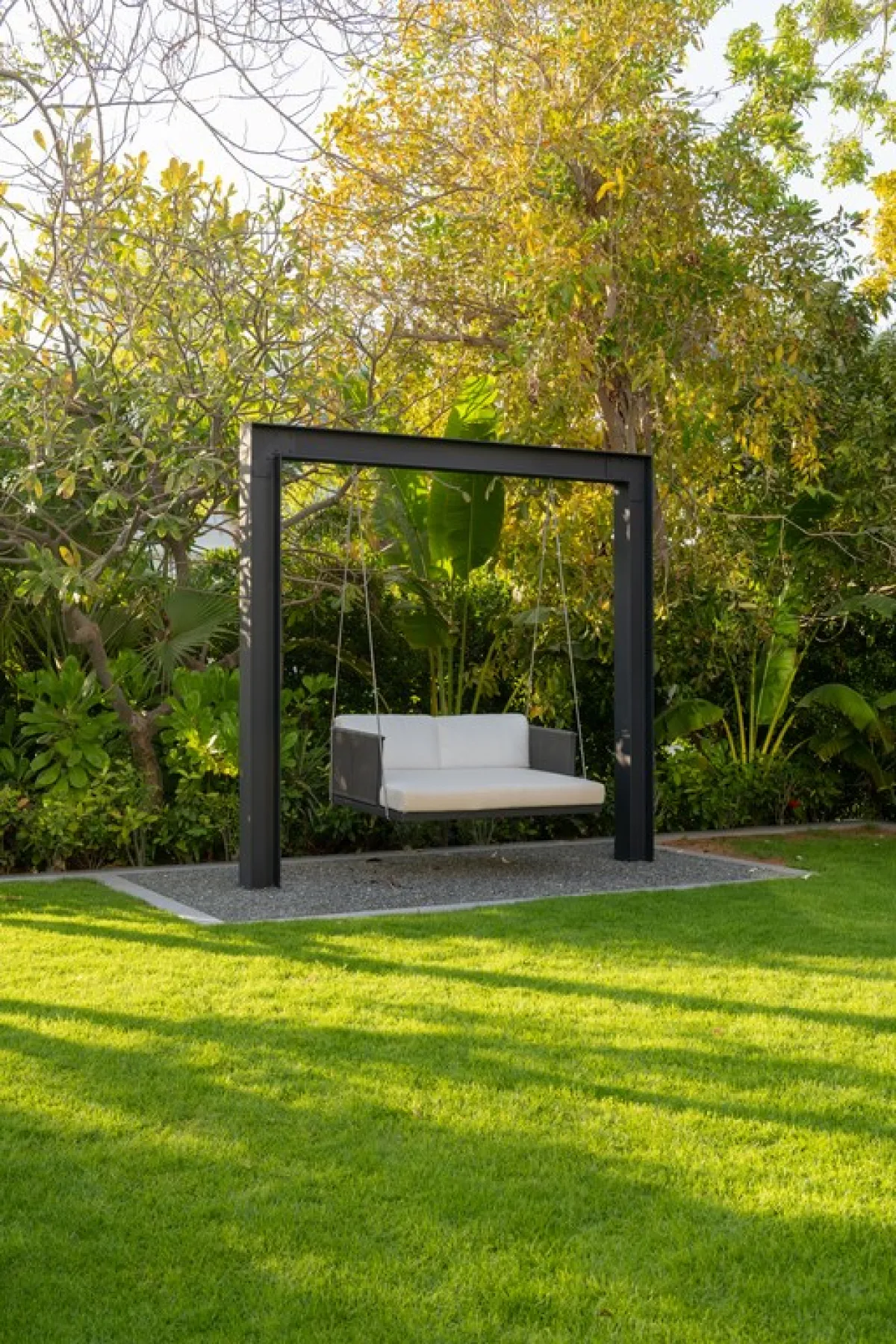 أرجوحة في الحديقة