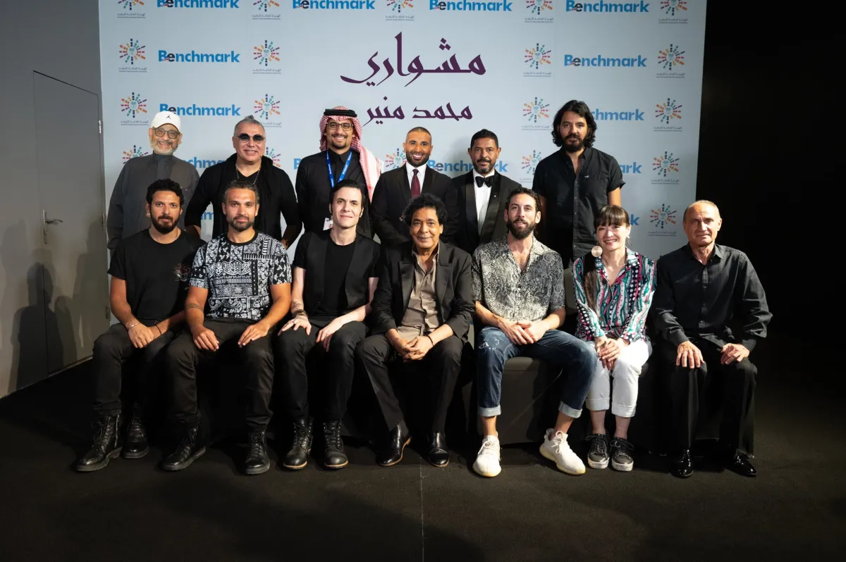 الصورة التذكارية لحفل محمد منير - الصورة من حساب الشركة المنفذة للحفل على تويتر