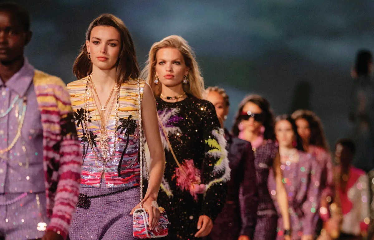 مجموعات الريزورت بمفاهيم العصر Reedited Resort