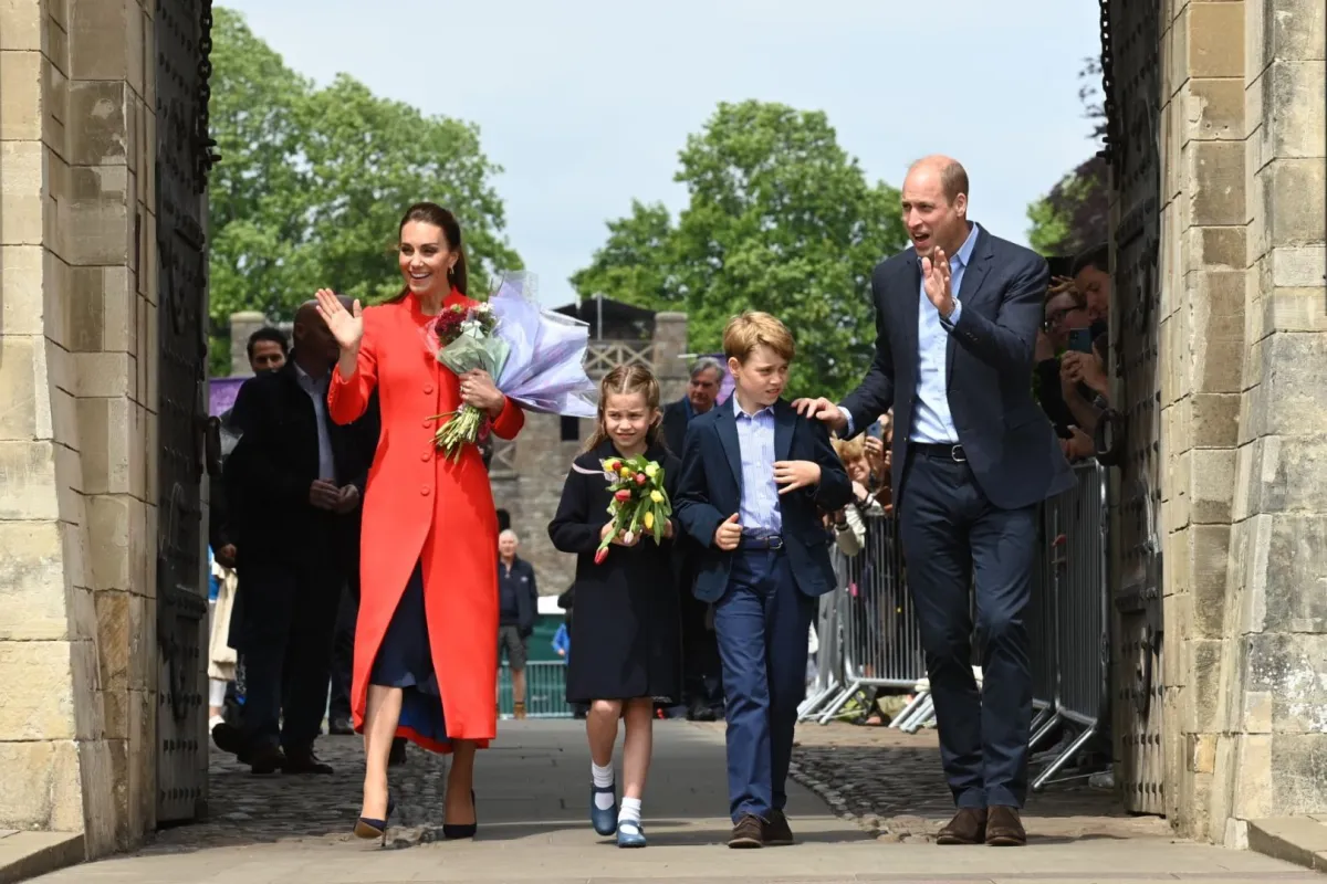 الأمير ويليام، كيت ميدلتون، الأمير جورج والأميرة شارلوت (Prince William, Catherine, and their children Prince George and Princess Charlotte). مصدر الصورة: Ashley CROWDEN / various sources / AFP