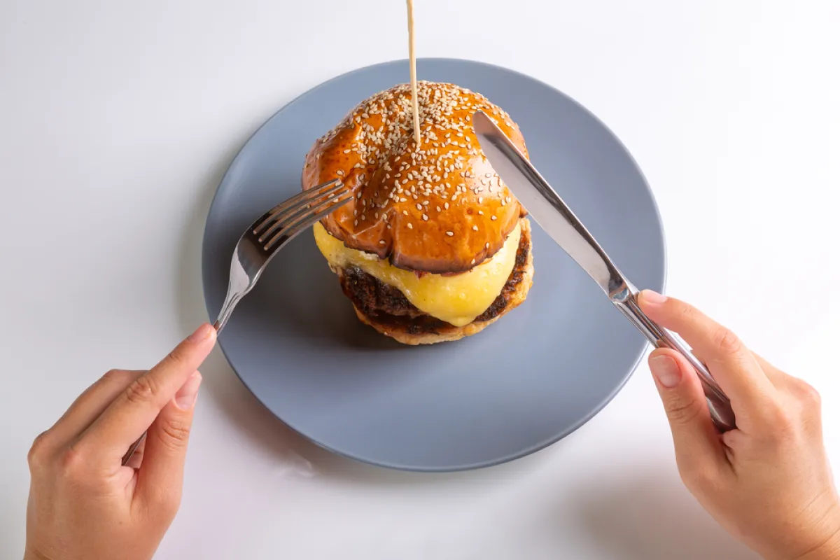 إتيكيت أكل البرجر