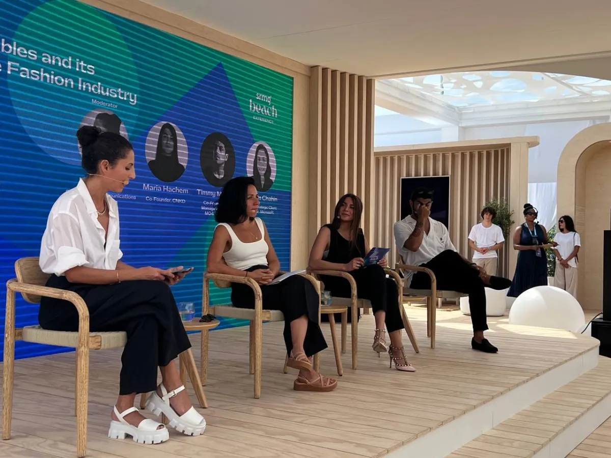 خلال الجلسة الحوارية 