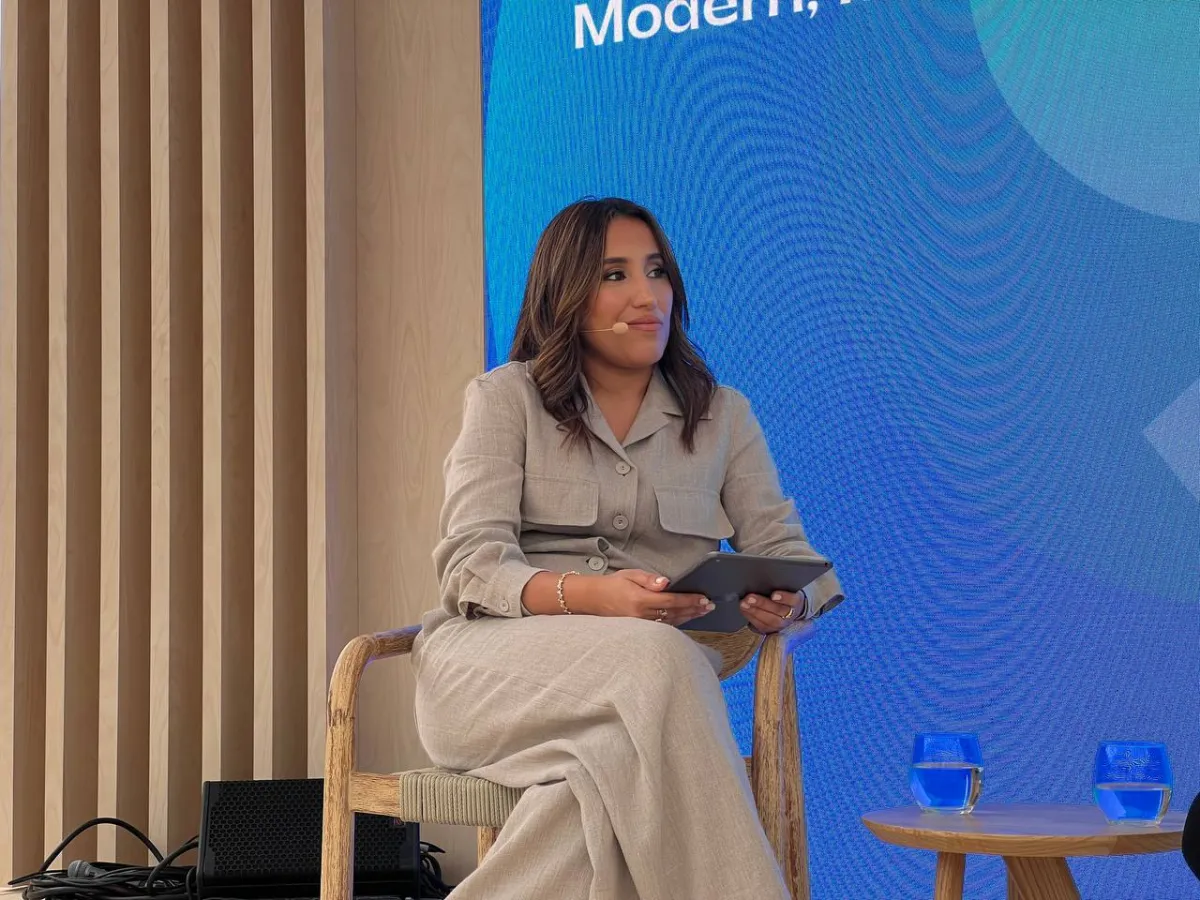 جمانا الراشد الرئيسة التنفيذية لـSRMG خلال الجلسة الحوارية 