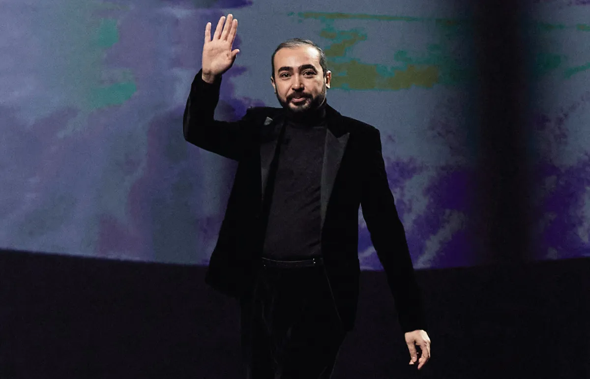 أول خليجي ينضم إلى اتحاد الأزياء الراقية في باريس المصمم محمد آشي: هذا التعيين نقطة ضوء عظيمة في مسيرتي 