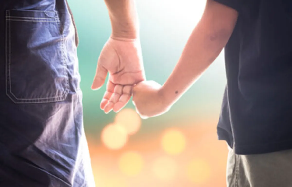 صورة تعبر عن دور الأب