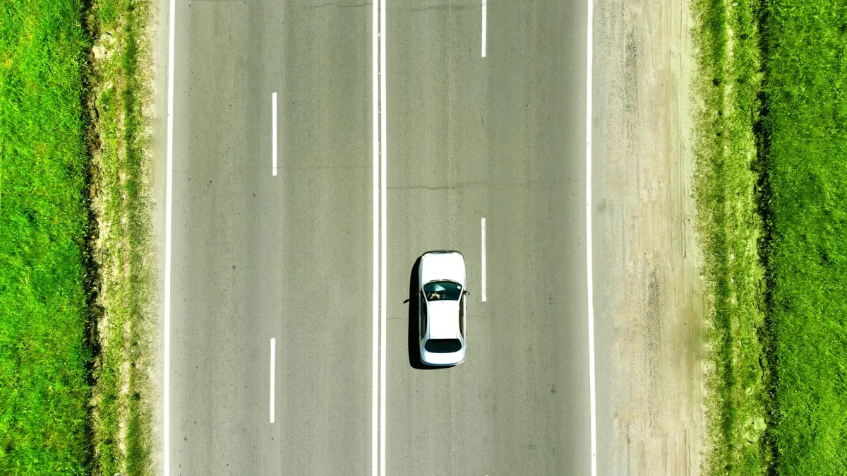 خطوط سير بيضاء