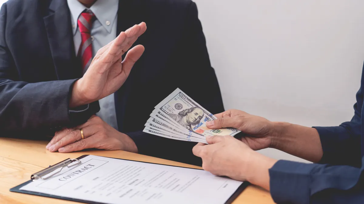 عدم اهتمام العميل بالخدمة التي تُقدّمها