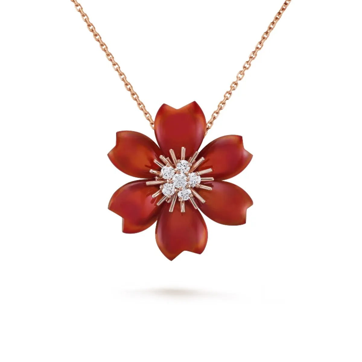 قلادة Rose de Noël من فان كليف آند أربلز Van Cleef & Arpels