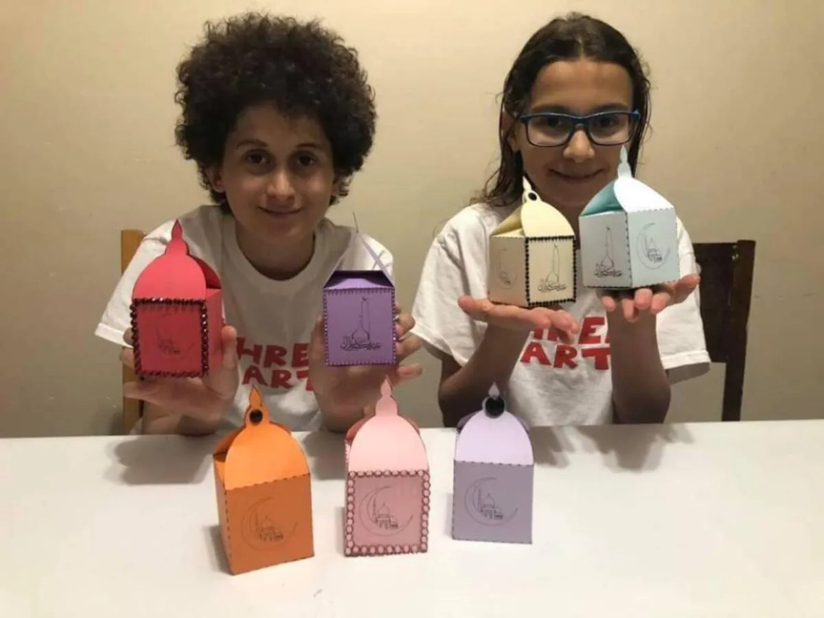 صورة للطفلين الفنانين يحيى ولبانة