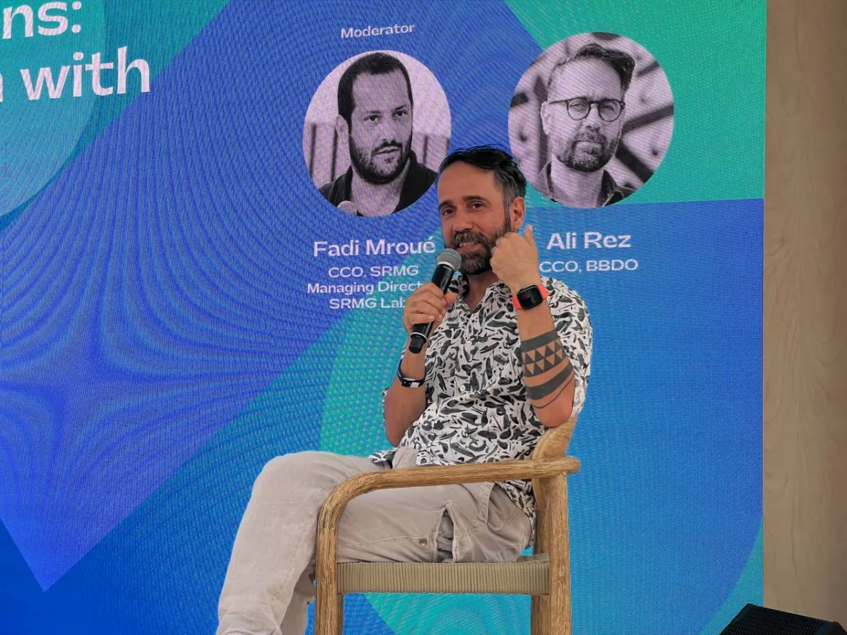 خلال الجلسة الحوارية 