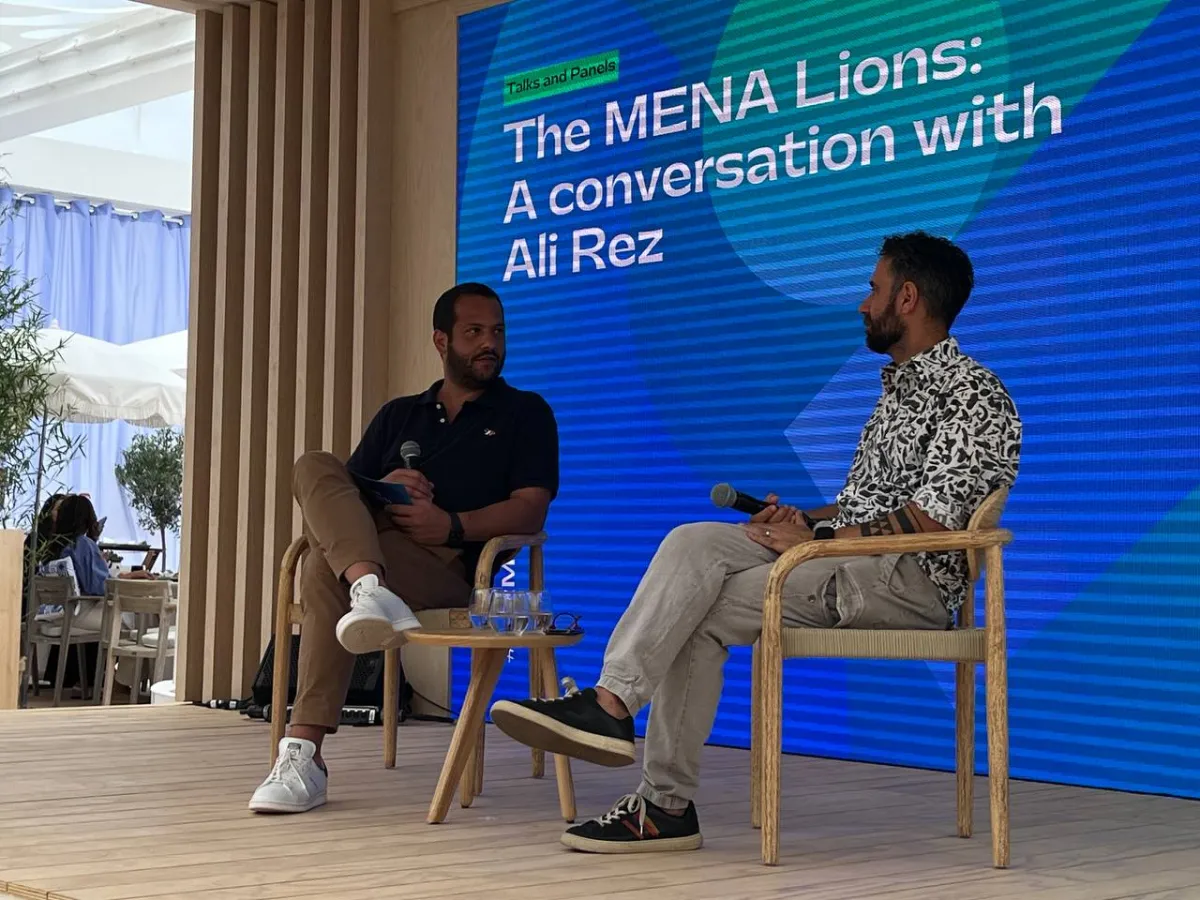 خلال الجلسة الحوارية 