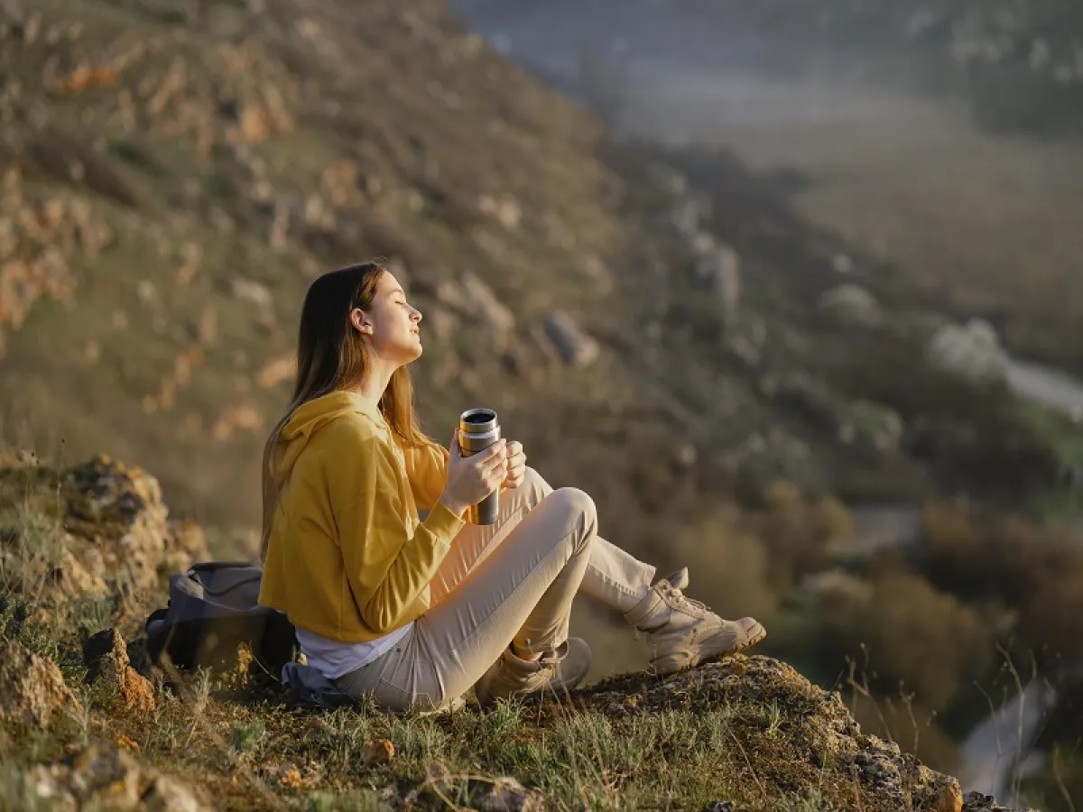 الاتصال ببيئات الغابات يوفر تأثيرات فسيولوجية ونفسية إيجابية متعددة على صحة الإنسان (المصدر: Freepik)