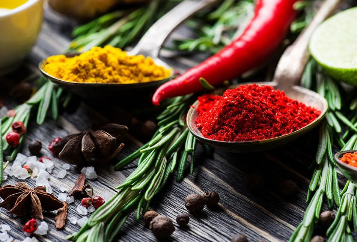 صورة لأنواع من الأطعمة الحارة