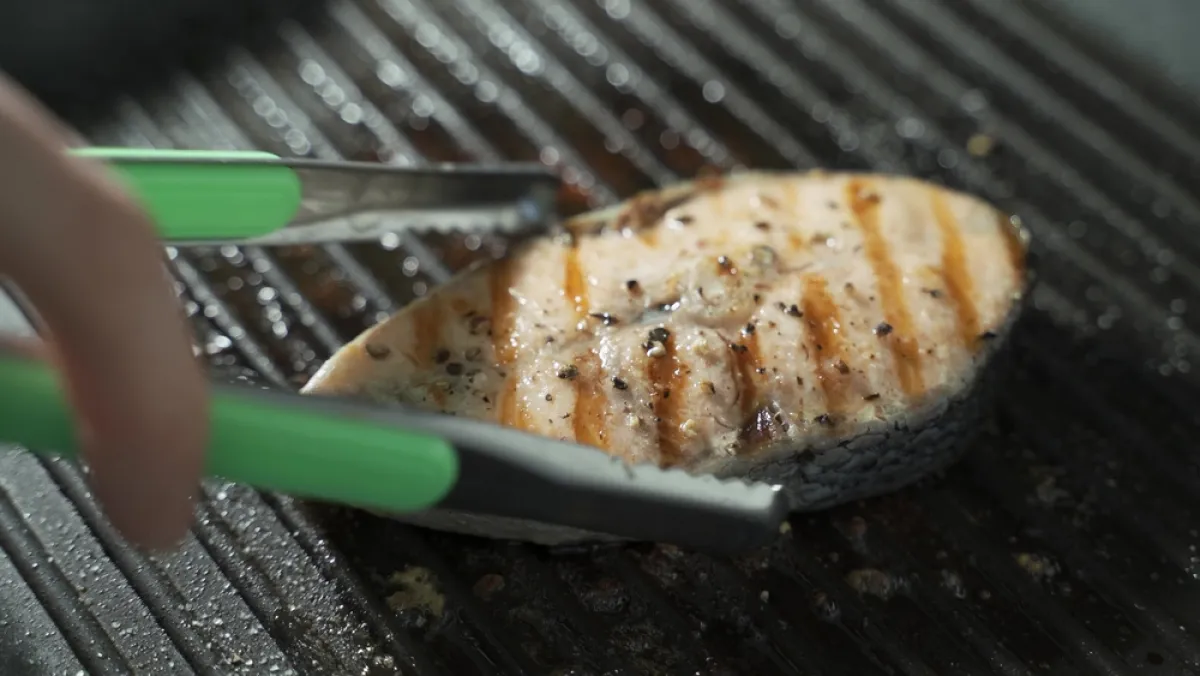 حيل للحد من رائحة شي الطعام في المنزل