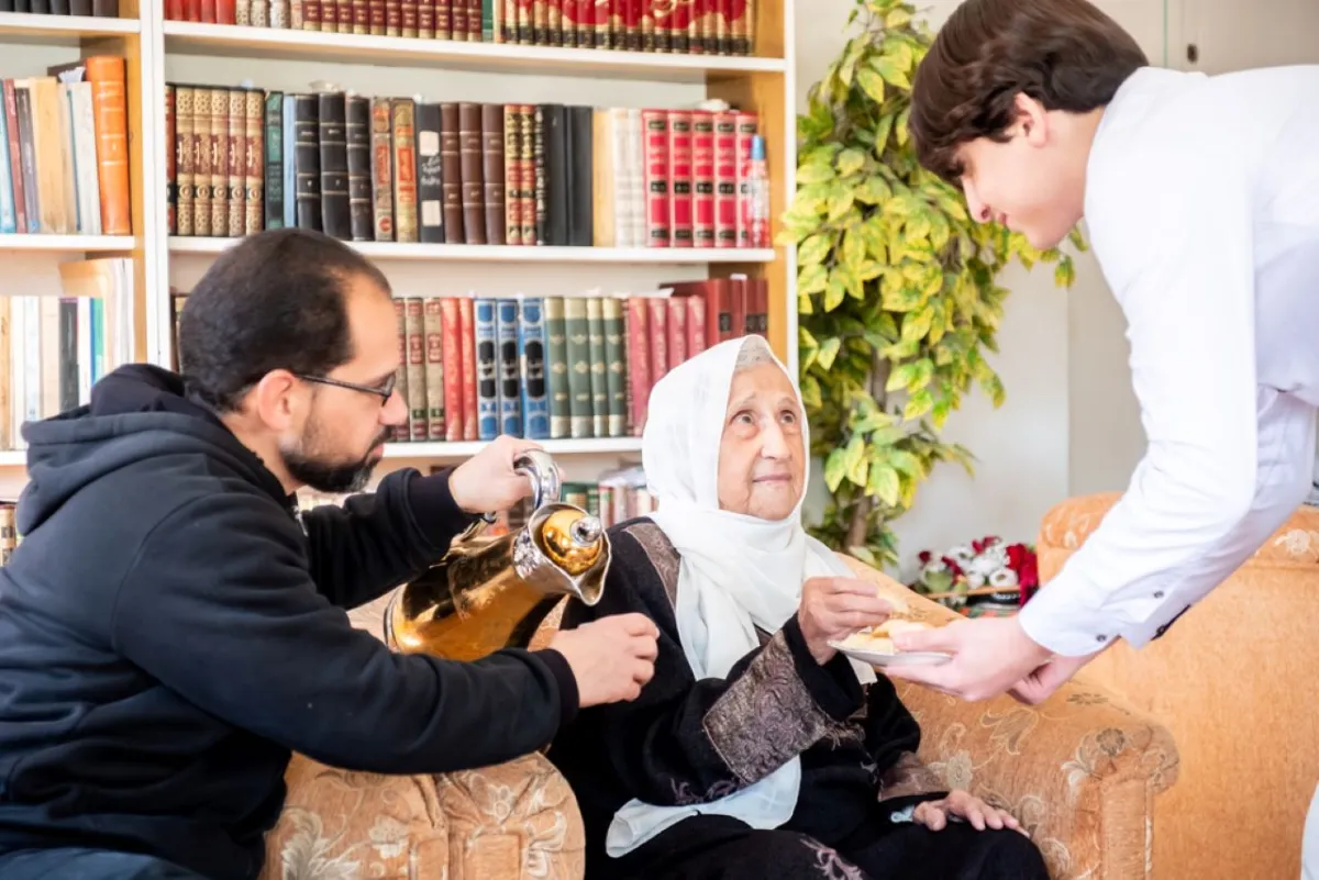 تقديم التهنئة للمسنين لمناسبة عيد الأضحى