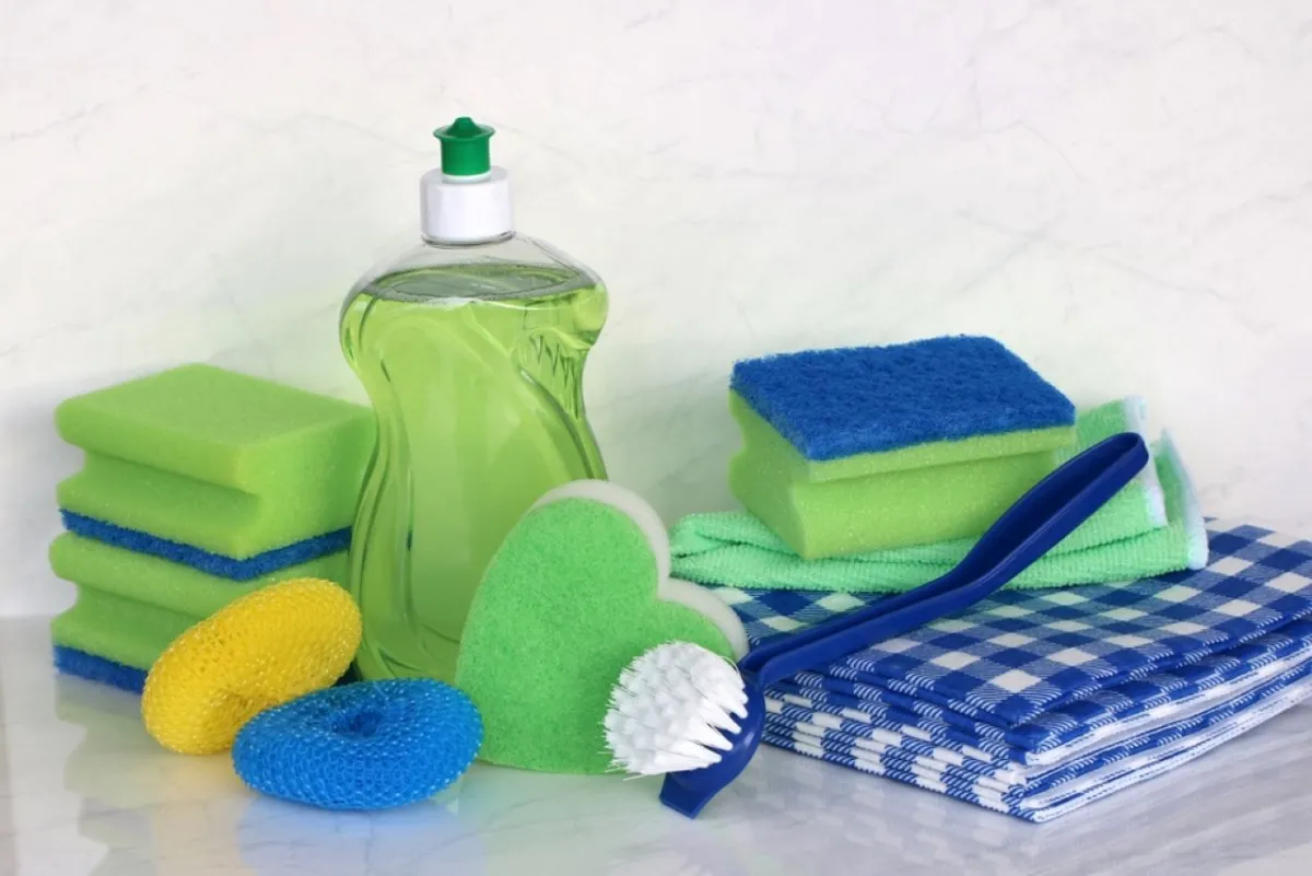 جلي الأواني البلاستيك