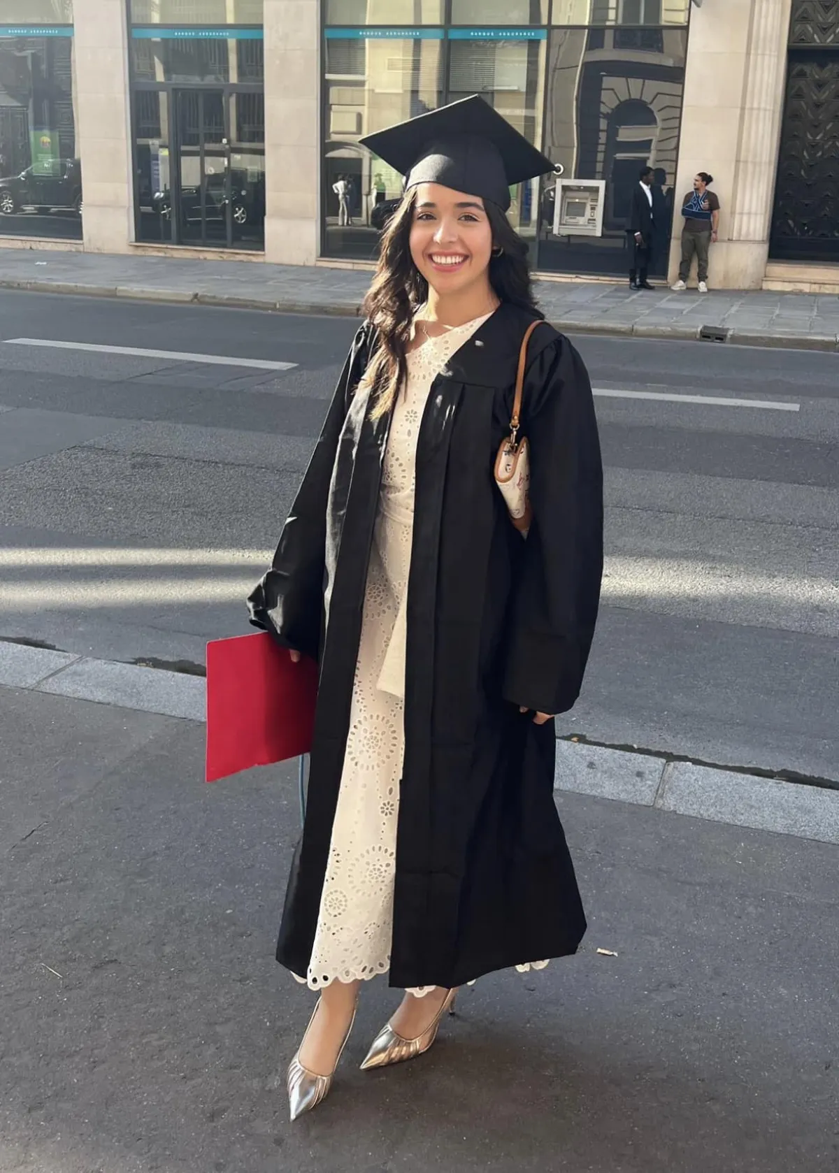 صفاء ابنة صابر الرباعي في فرنسا بعد تخرجها من الجامعة. الصورة من حساب صابر الرباعي على الفيسبوك