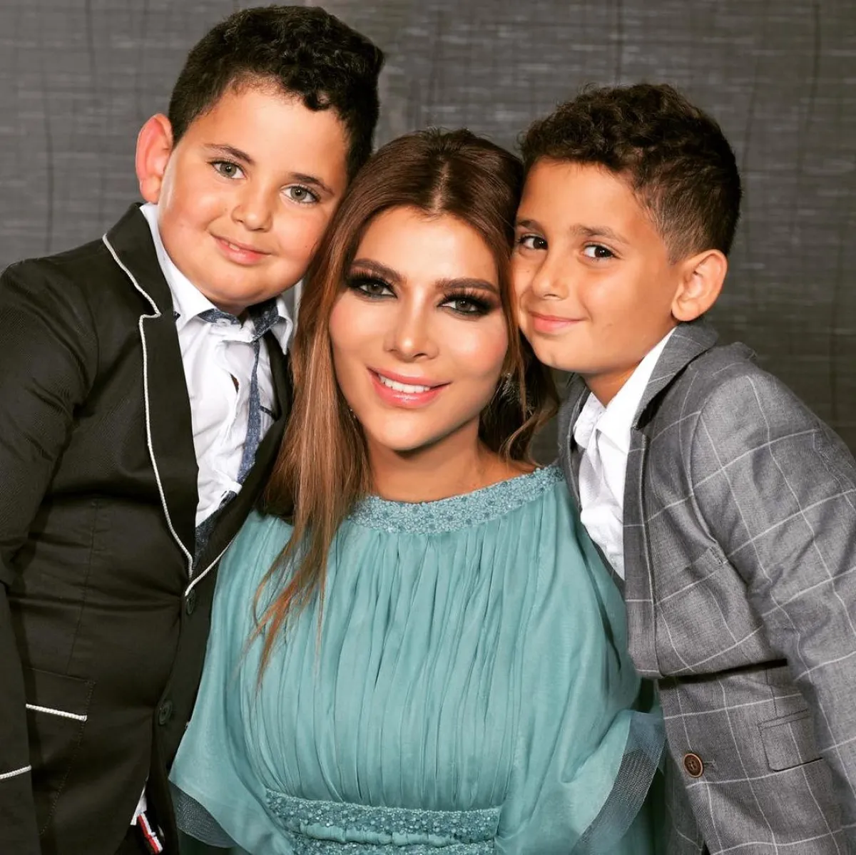 أصالة وطفلاها التوأم علي وآدم - الصورة من حسابها على انستغرام