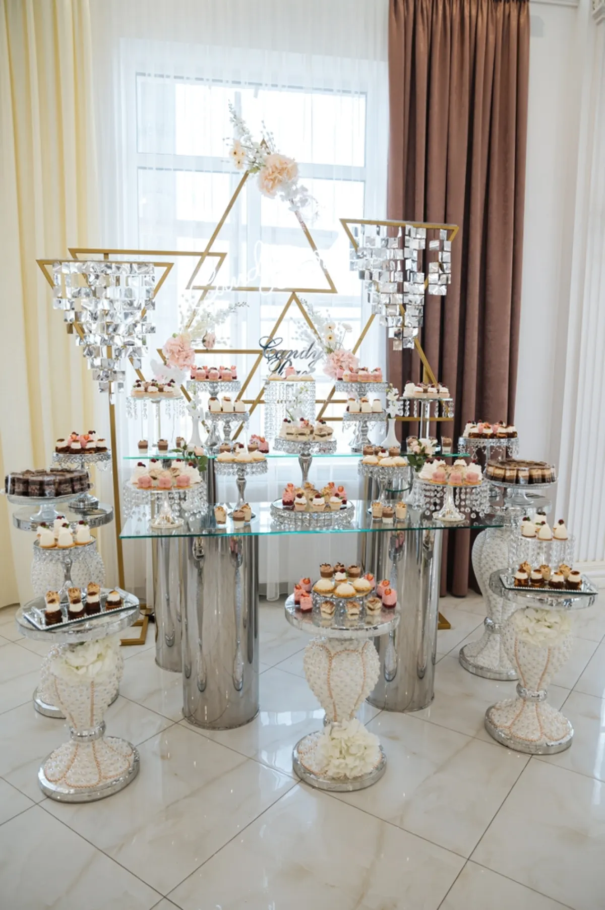 "ستاند" الضيافة 