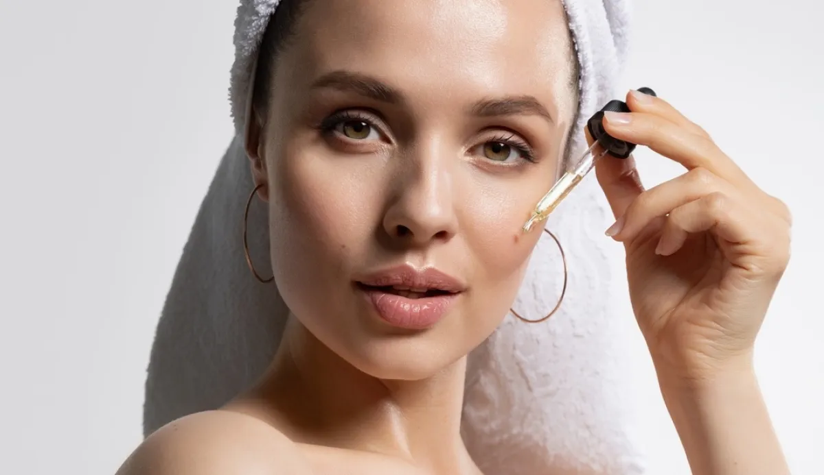 حمض الهيالرونيك الصورة من SHUTTERSTOCK