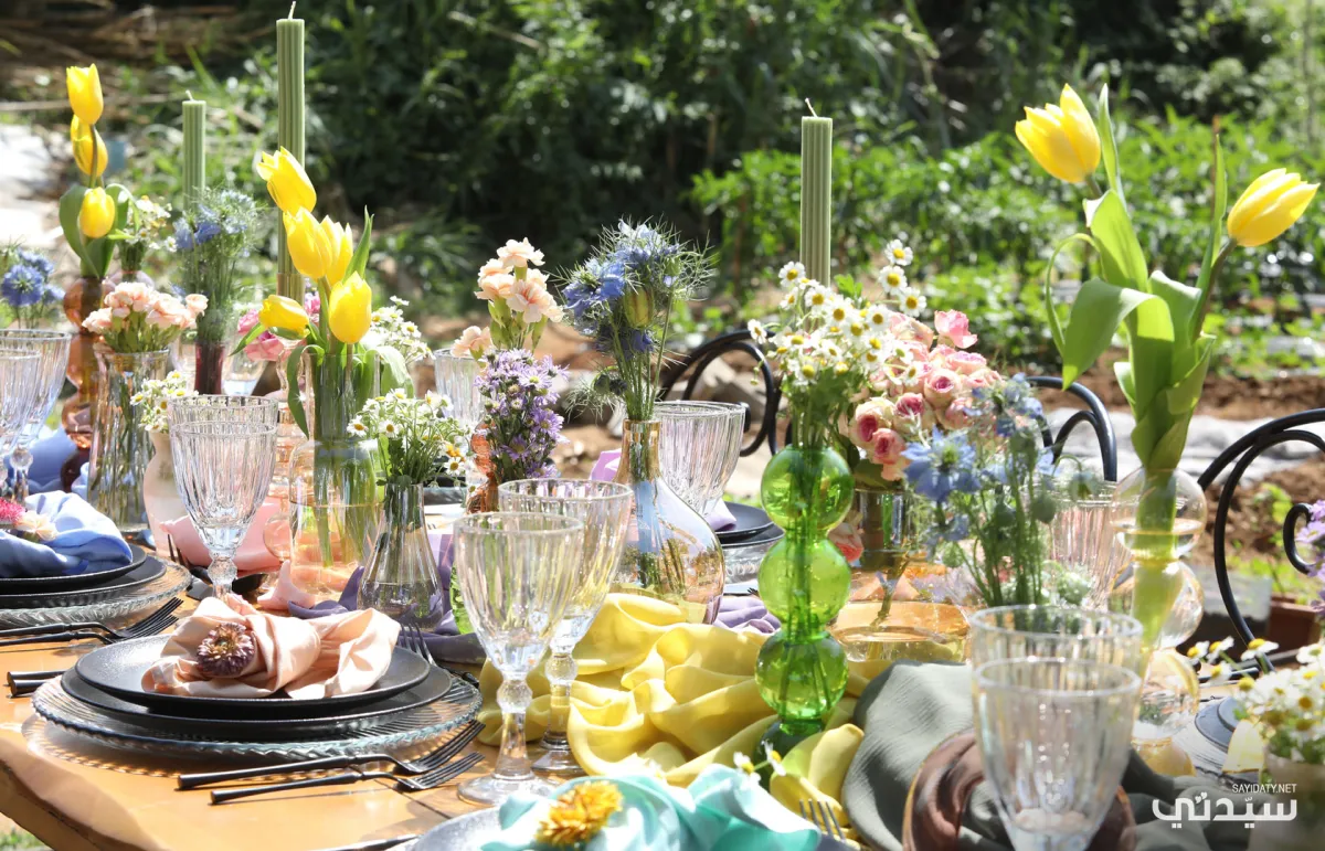 طاولة احتفالية لمسات طبيعية ومنعشة