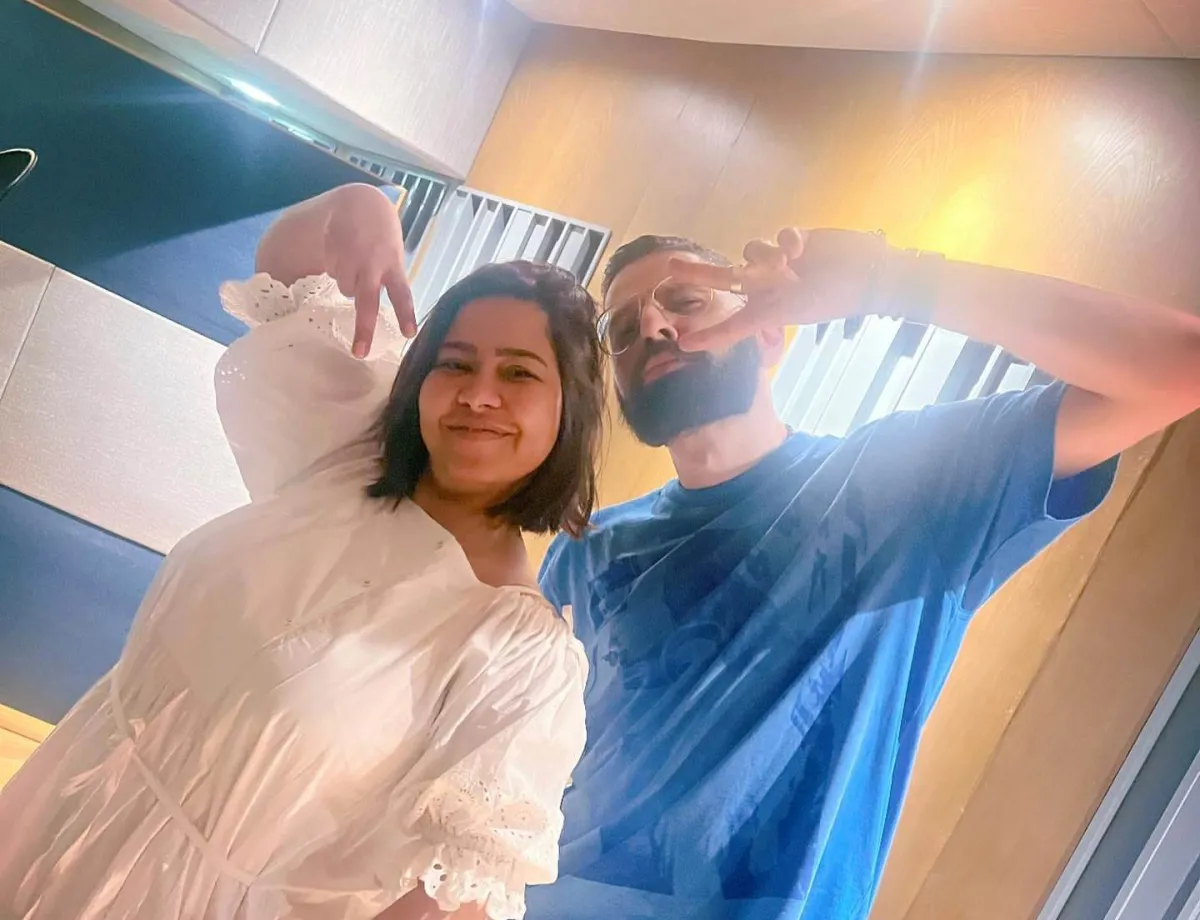 شيرين عبد الوهاب برفقة الموزع النابلسي - الصورة من حسابه على انستغرام