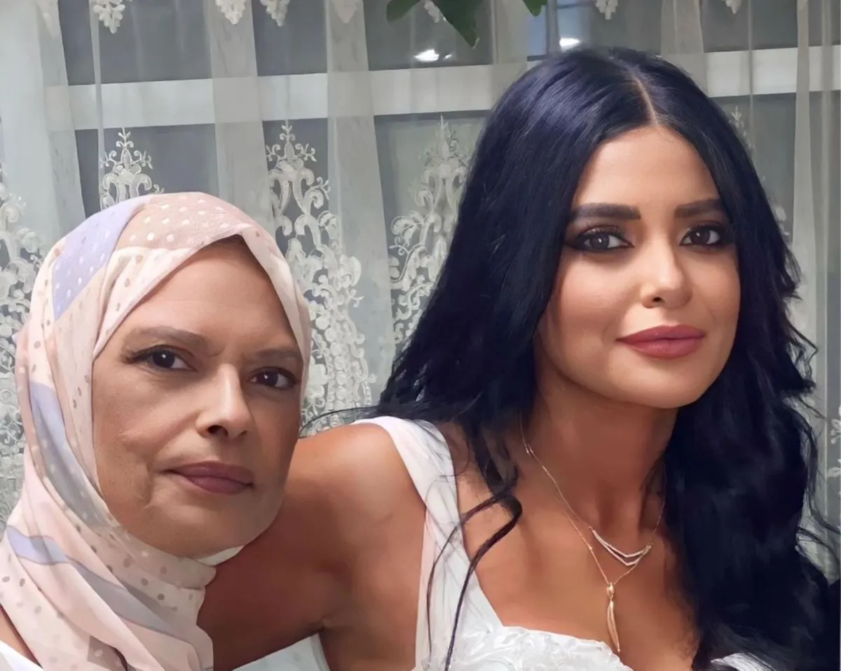 مروة الأزلى مع والدتها - الصورة من حساب مروة الأزلى على انستغرام