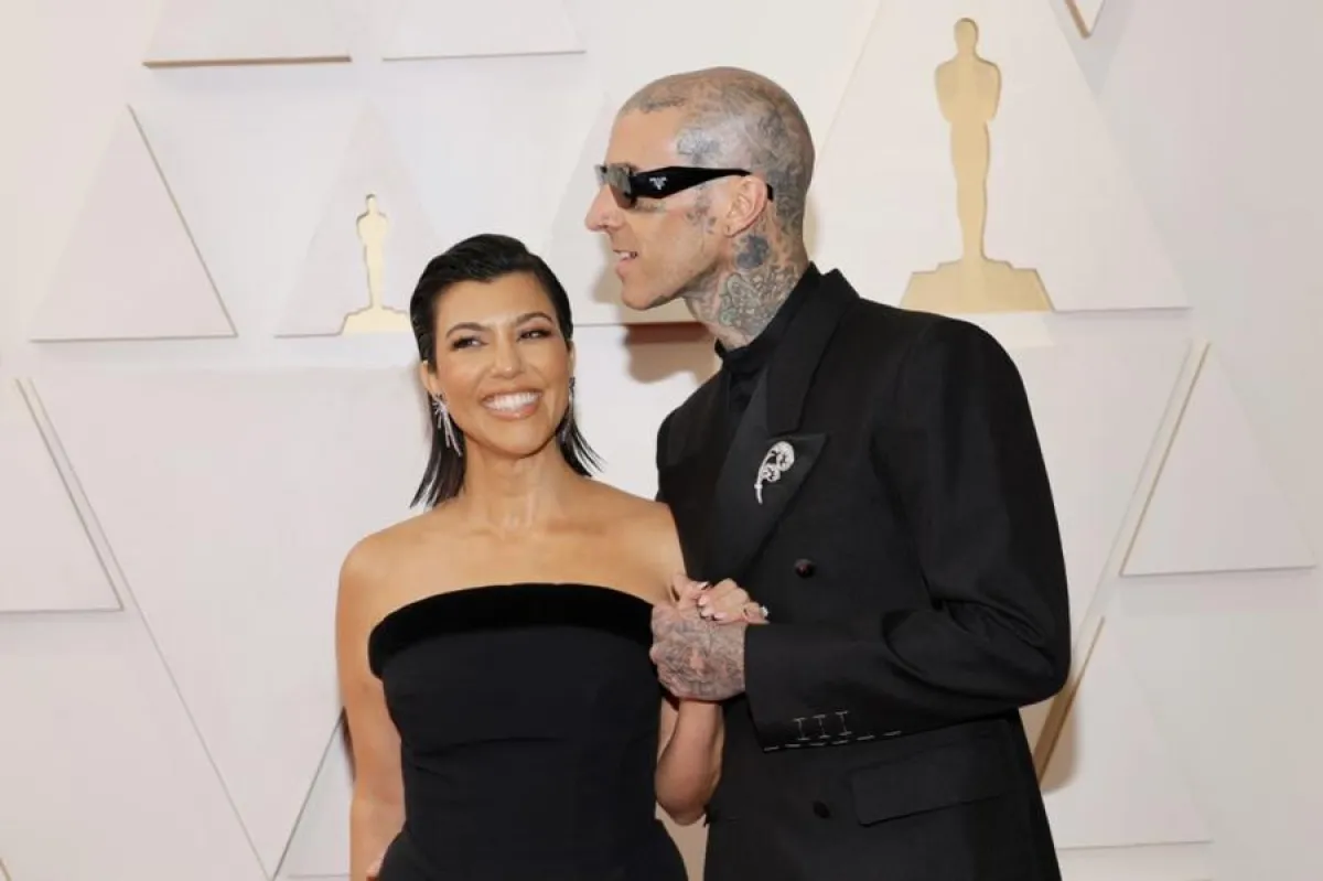 كورتني كارداشيان وترافيس باركر (Kourtney Kardashian and Travis Barker). مصدر الصورة: Mike Coppola/Getty Images/AFP