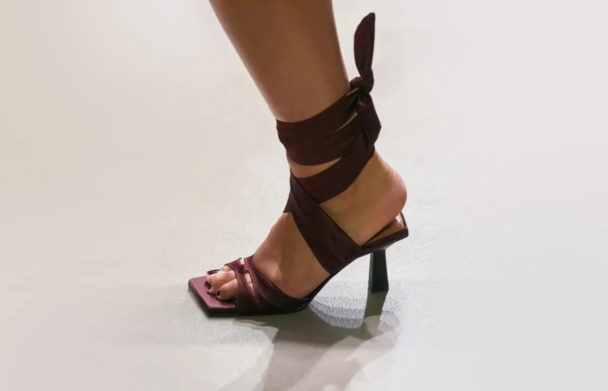 صندل صيفي لعيد الأضحى 2023 من إستر ماناس Ester Manas