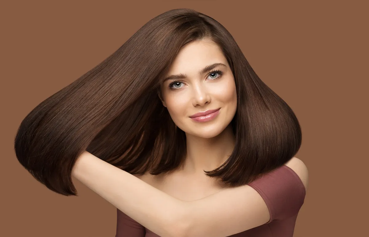 كيفية استخدام زيت إكليل الجبل للشعر لاستعادة صحته وبريقه (المصدر: Shutterstock)