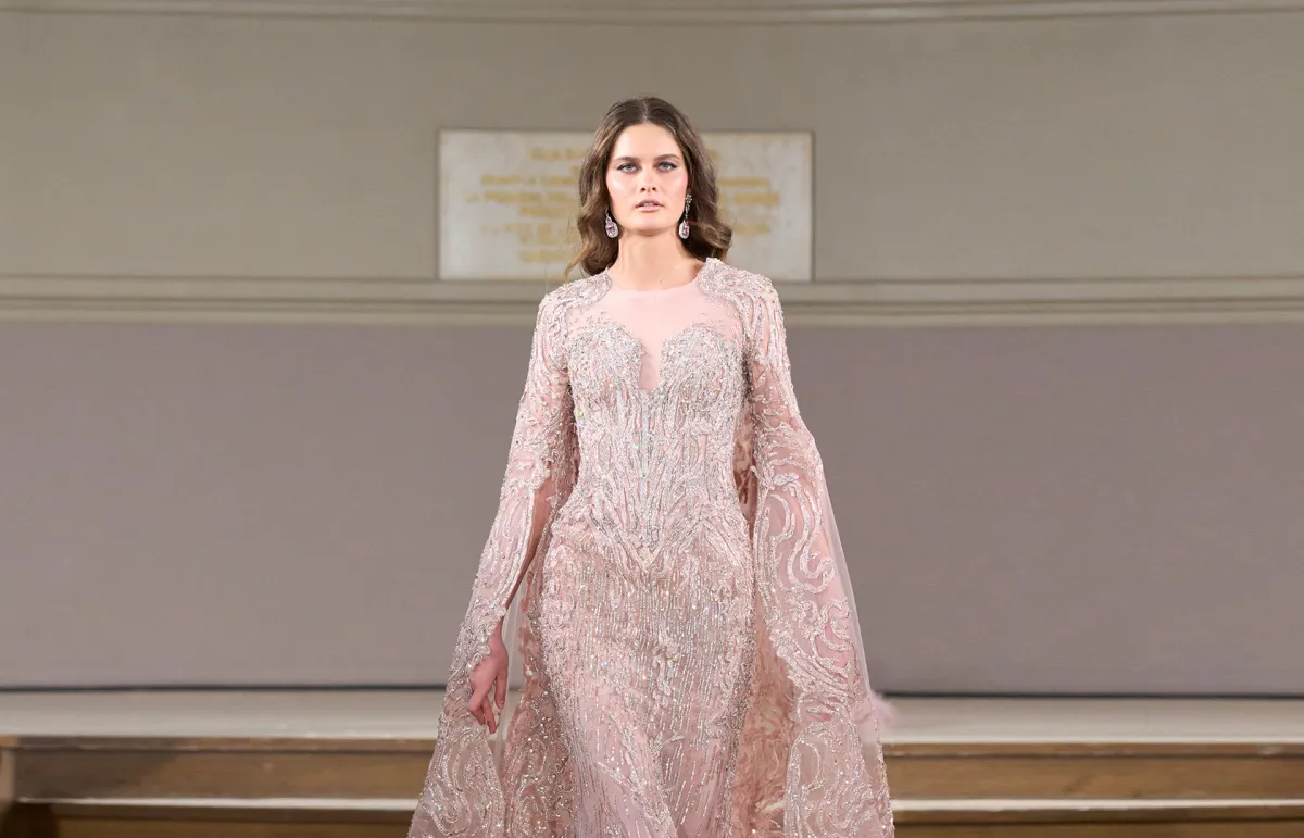 موديلات فساتين خطوبة بأكمام منسدلة لصيف 2023 من هاني البحيري «Hany El Behairy»