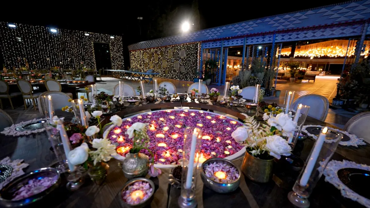 محاكاة لنافورة المياه الحجرية التي كانت منتشرة في العديد من المنازل في الأردن قديماً، التي حلّت كقطعة وسطية (سنتربيس)