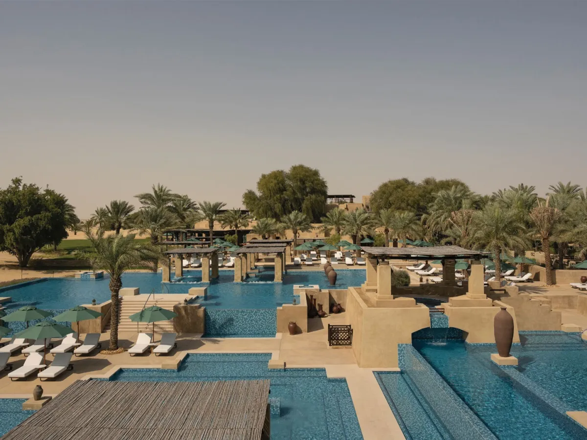 يمكن الاسترخاء بجانب المسبح اللامتناهي (الصورة من المصدر)