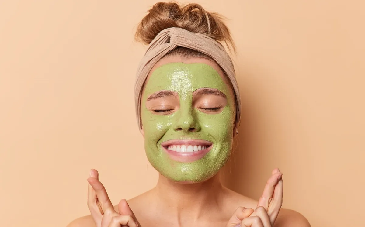 قناع السبانخ للوجه- الصورة من Freepik