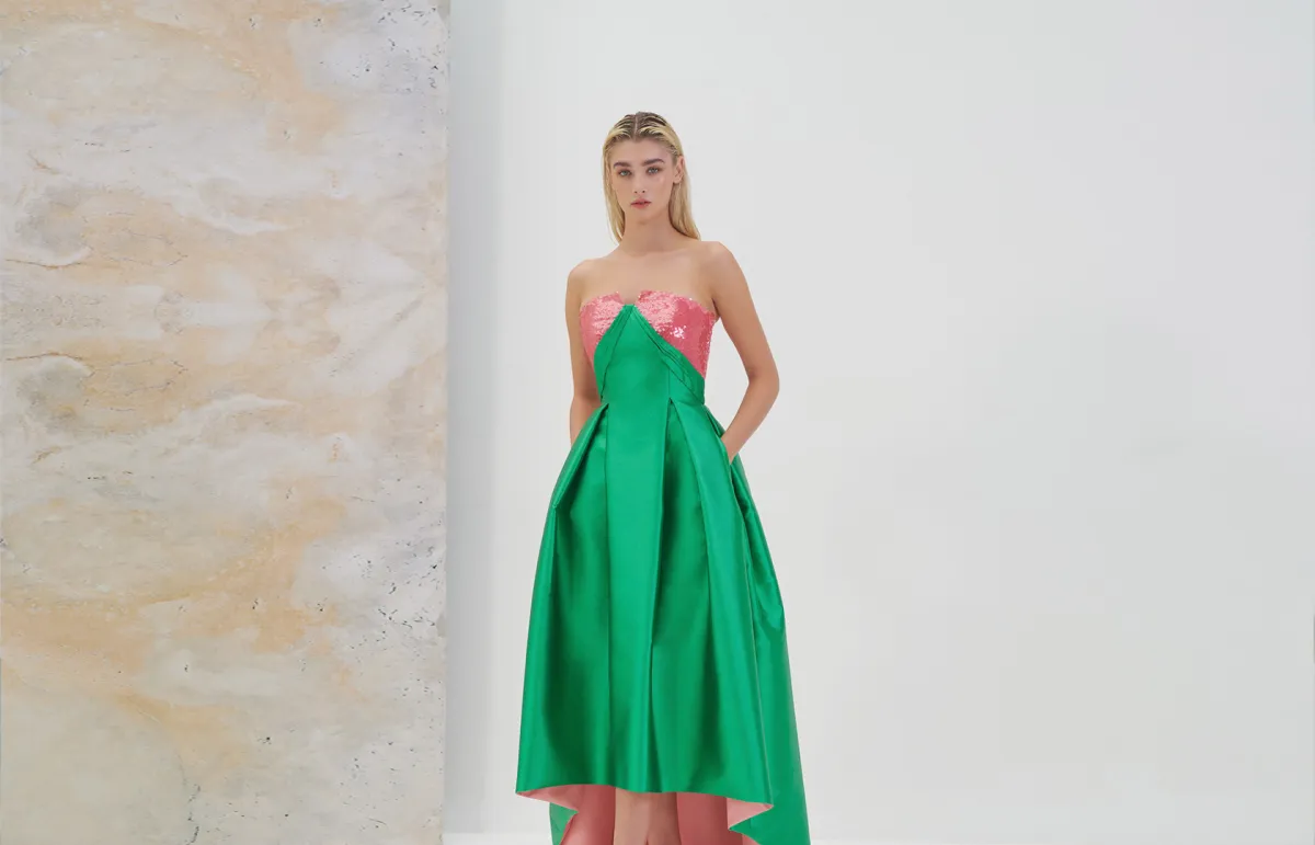 فستان بقصة غير مستقيمة.. من رامي العلي Rami Al Ali