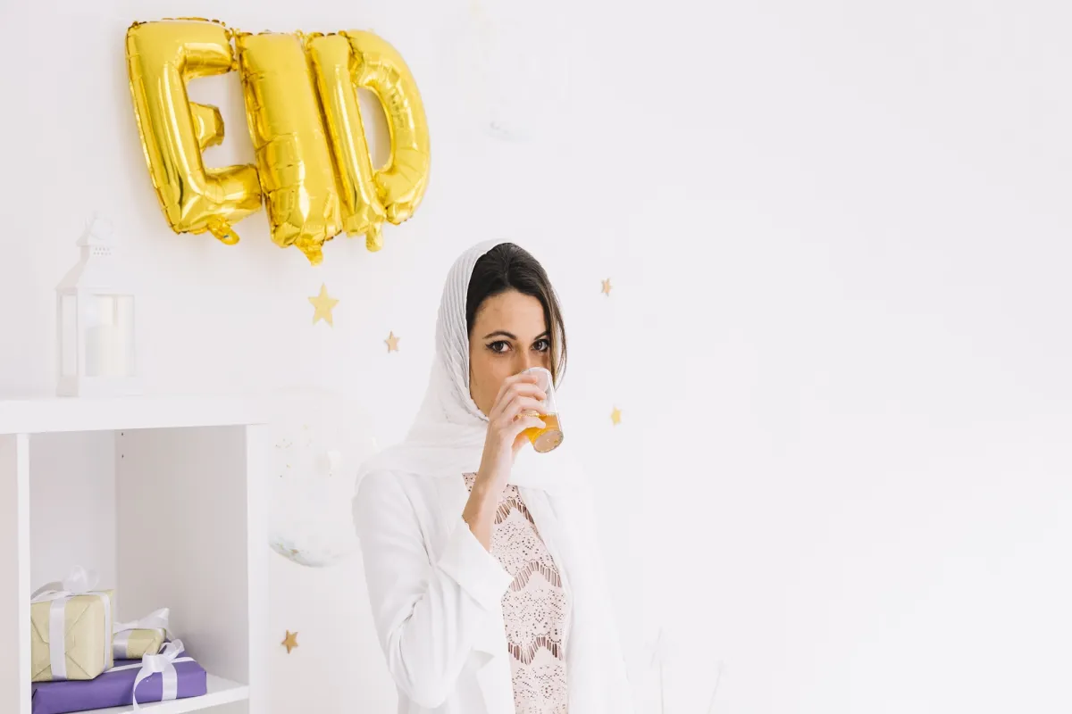 4 عصائر طبيعية لتنظيف الجسم بعد وجبات العيد الدسمة (المصدر: Freepik)