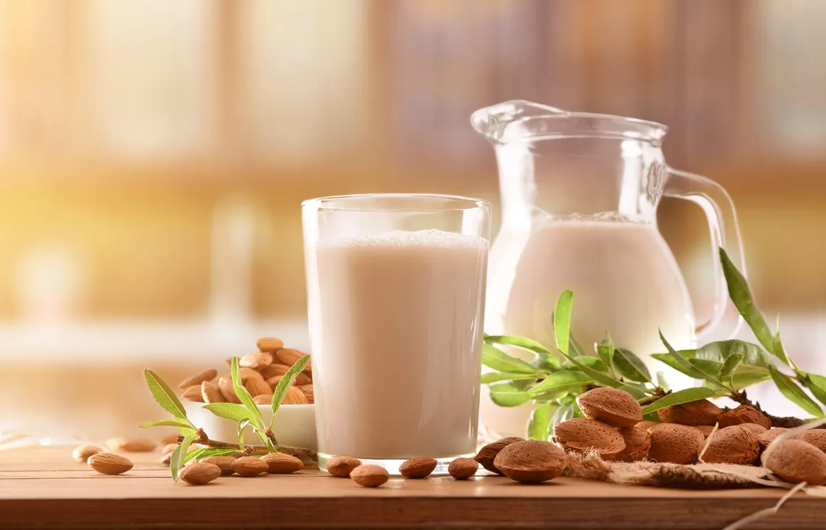 فوائد حليب اللوز للرجيم ( المصدر: Shutterstok)