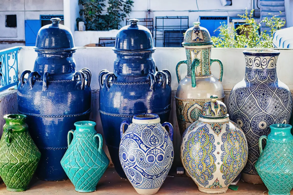 فخار تانغ المزجج ثلاثي الألوان