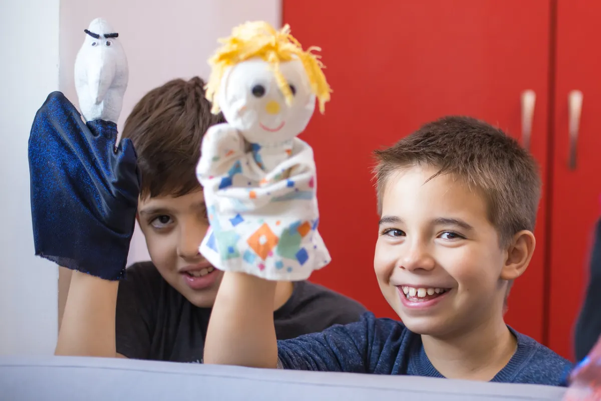 صورة أداء عرض للدمى