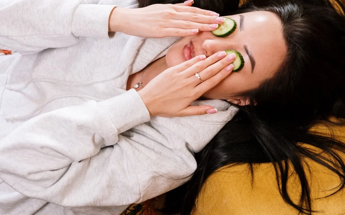 علاج احمرار العين في المنزل (المصدر: pexels)